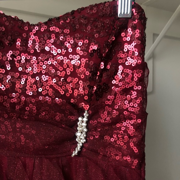 Dress - Picture 1 of 3